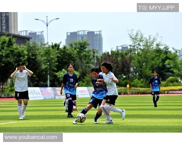 《从绿茵场到闪耀星空 一个普通少年如何逆袭成足球巨星》