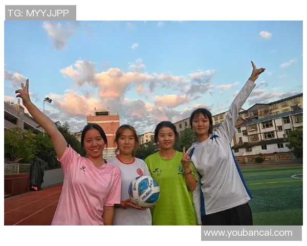 与足球传奇合影留念，见证瞬间荣耀与梦想的交汇时刻